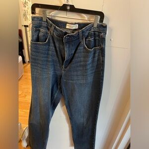 Abercrombie & Fitch 90’s Straight Ultra High Rise Jeans - Size 10